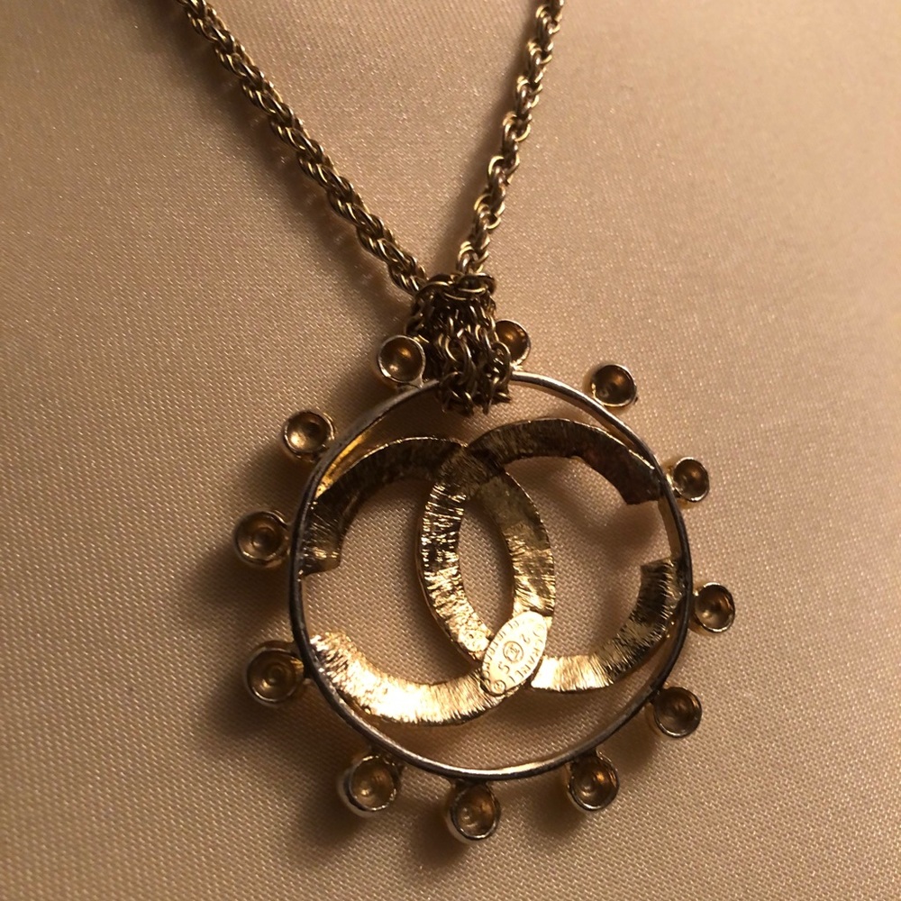 Vintage Chanel Pendant - Picture 2 of 5